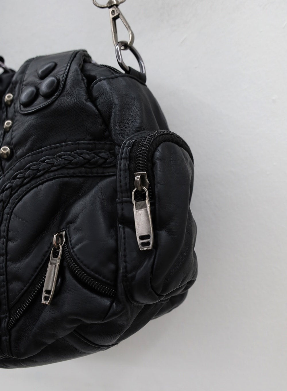 Taranta - Sac à bandoulière noir à rivets