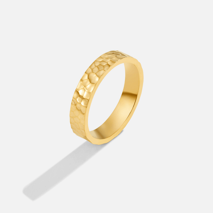 Bague Dorcas van gehamerd goud
