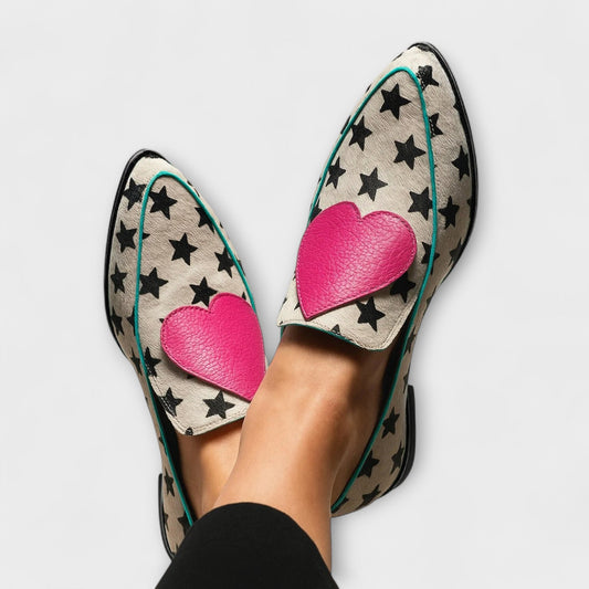 Jovie – Beigefarbene Loafer mit Herz-Patchwork-Details