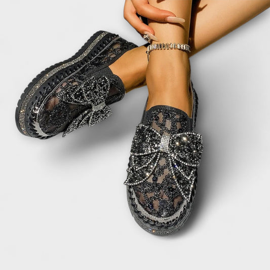 Rue – Klassische Schuhe mit Steinverzierung