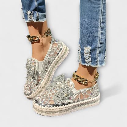 Rue – Klassische Schuhe mit Steinverzierung