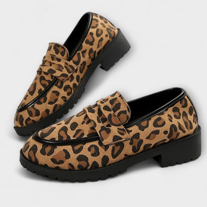 Mireille – Leopardenmuster-Slip-on Loafer aus Kunstvelours mit runder Spitze für den Alltag