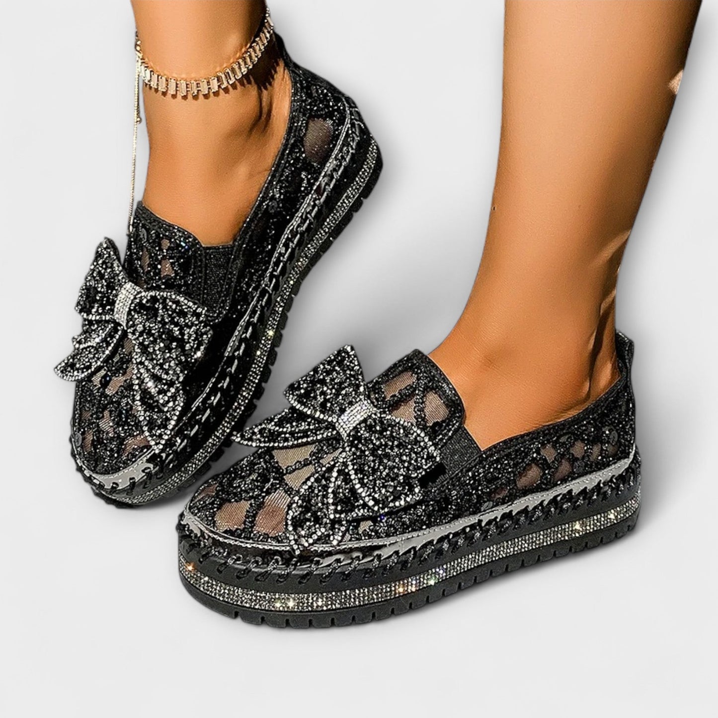 Rue – Klassische Schuhe mit Steinverzierung
