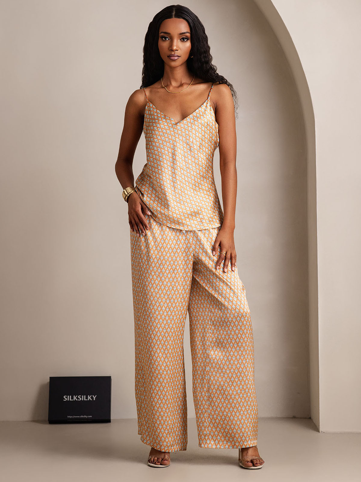 Zijden pyjamaset met camisole en wijde broek