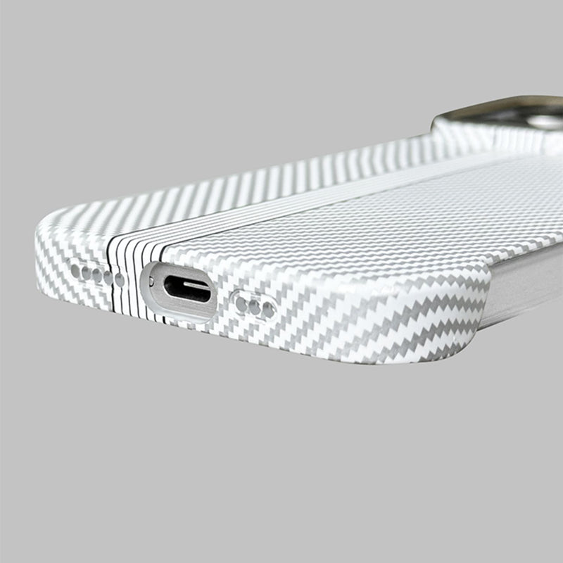 Phantom Carbon Fibre MagSafe® iPhone Hoesje