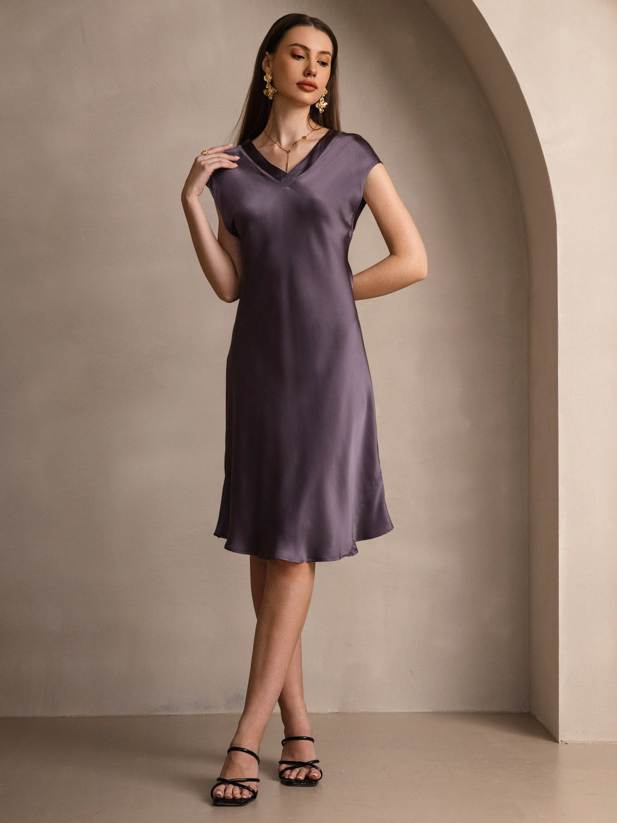 Elegante pyjamajapon van zuivere zijde met V-hals