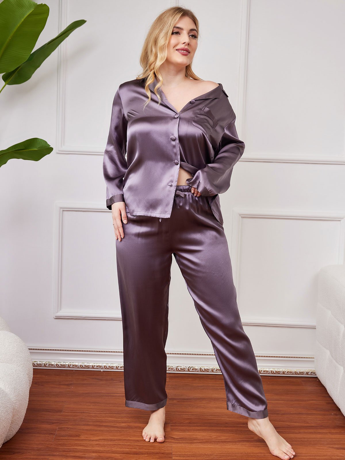 Damespyjama van pure zijde met knopen, grote maten