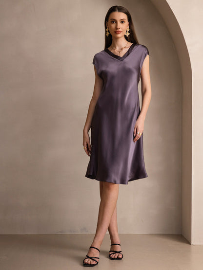 Elegante pyjamajapon van zuivere zijde met V-hals