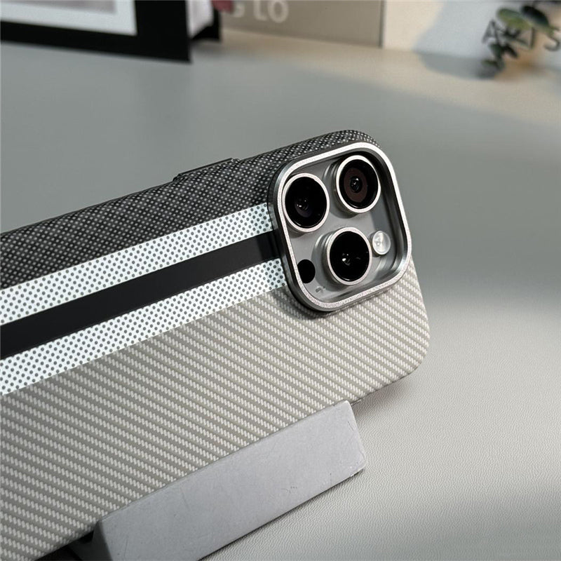 Spectre MagSafe® iPhonehoesje van koolstofvezel