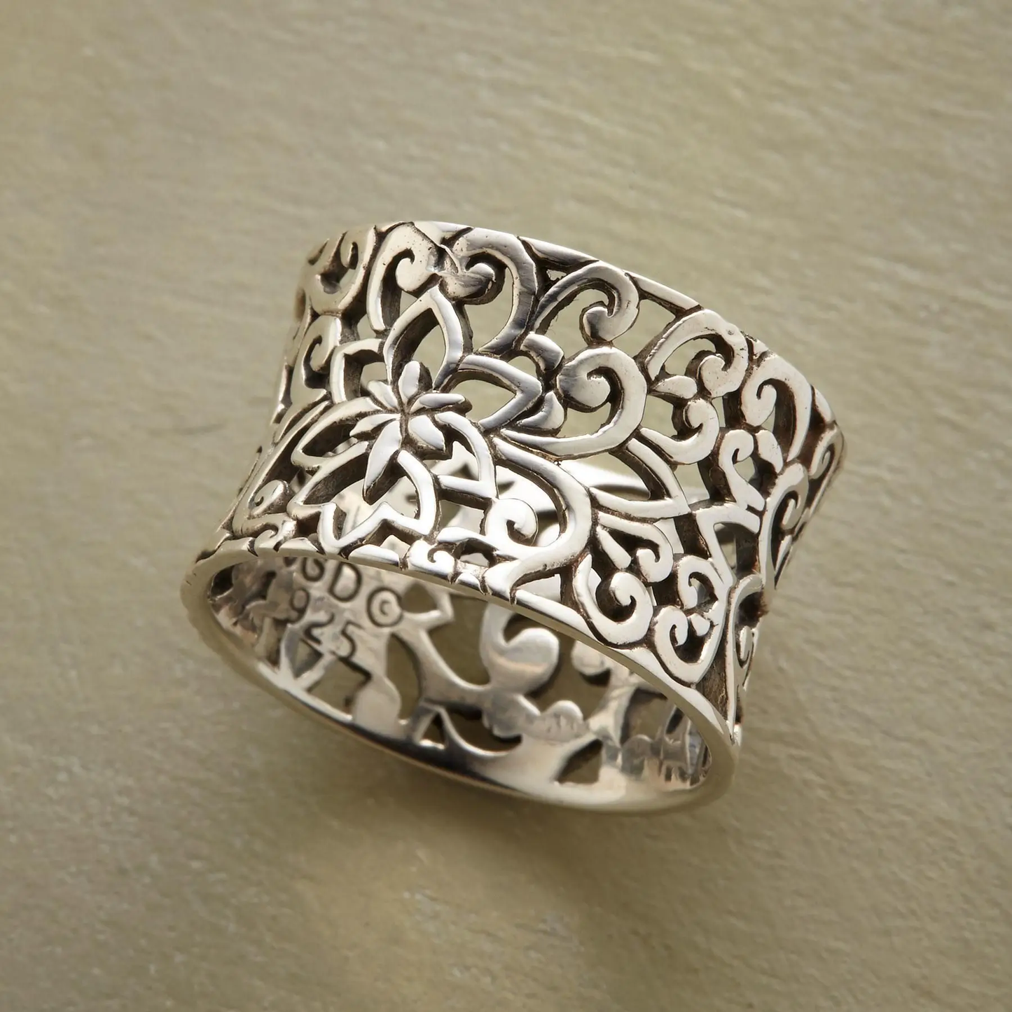 Bonnie - Vintage Zilveren Holle Ring