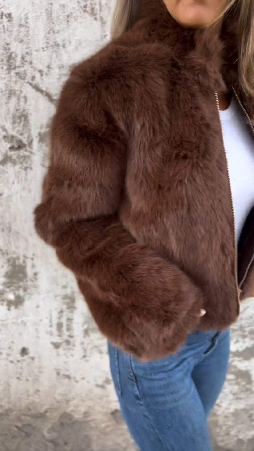 Zélie – Kunstpelzjacke mit Stehkragen und Reißverschluss