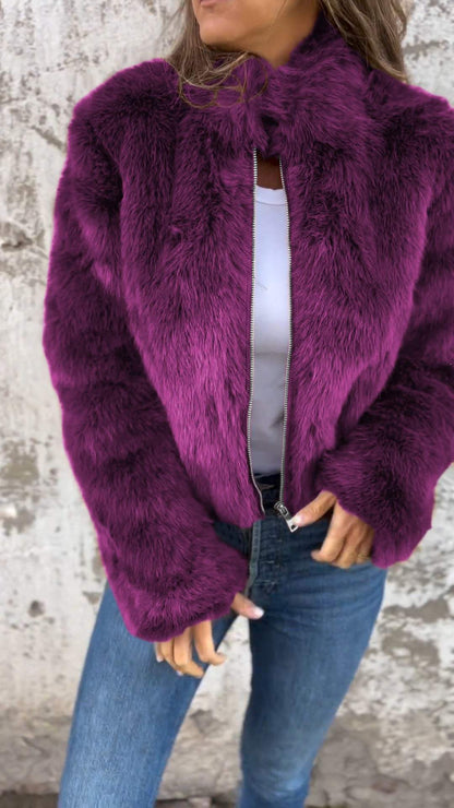 Zélie – Kunstpelzjacke mit Stehkragen und Reißverschluss