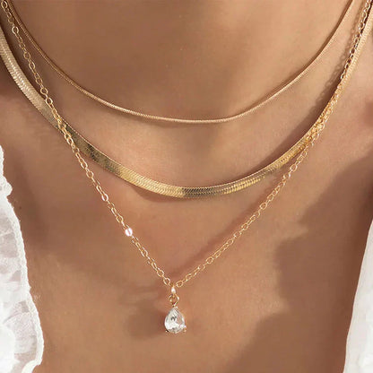 Raylee | Mehrlagige goldene Halskette mit Zirkonia-Anhänger
