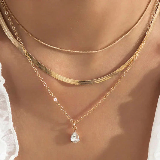 Raylee | Mehrlagige goldene Halskette mit Zirkonia-Anhänger