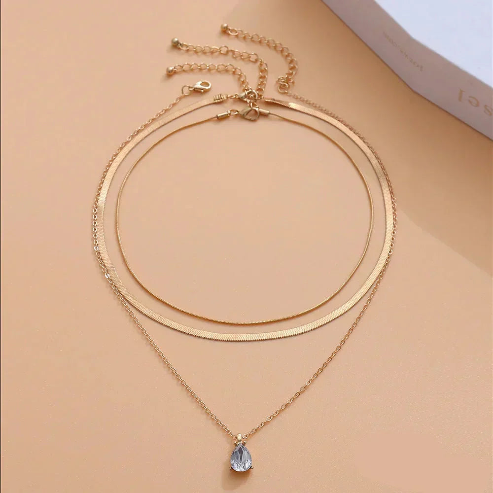 Raylee | Mehrlagige goldene Halskette mit Zirkonia-Anhänger