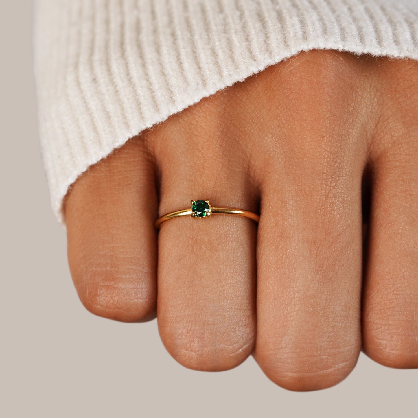 Bague en or avec pierre de naissance du mois de mai