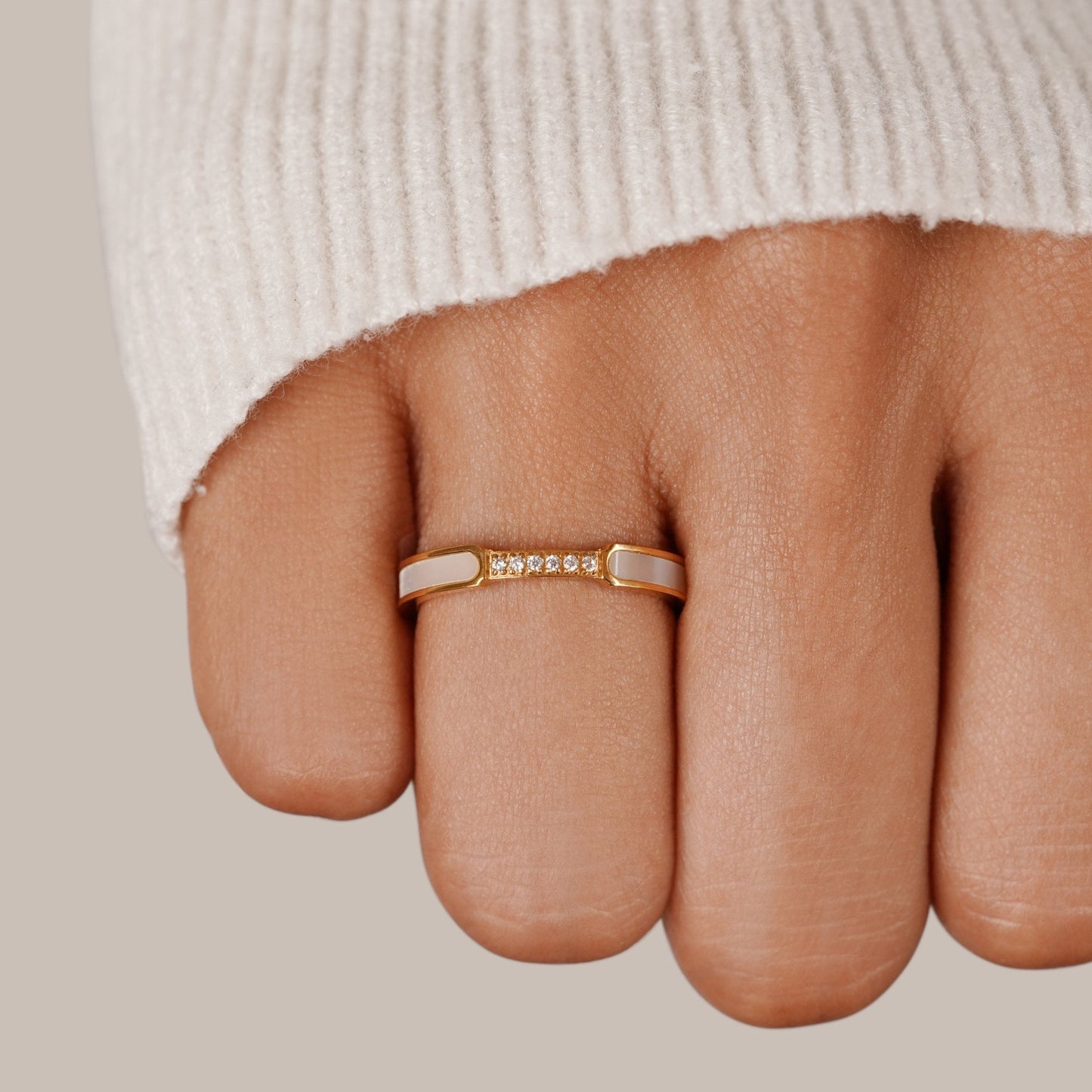 Bague en nacre et cristal