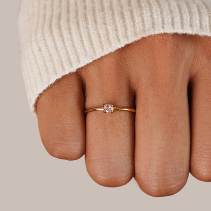 Gouden ring met oktober geboortesteen