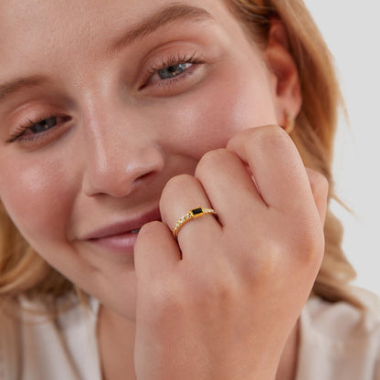 Ring met zwarte onyx en kristal