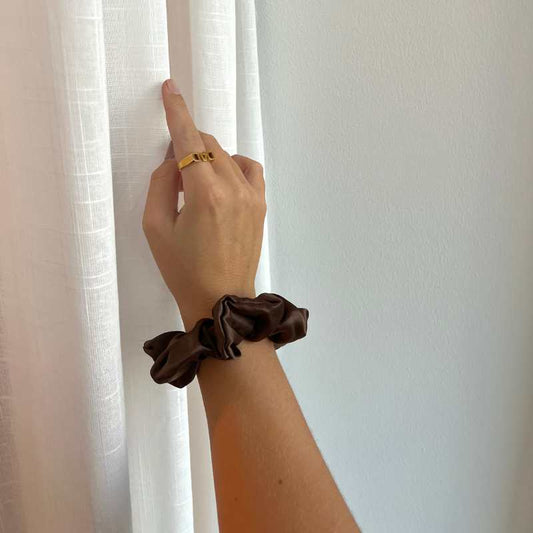 SILK SCRUNCHIE BIG – SCHOKOLADE