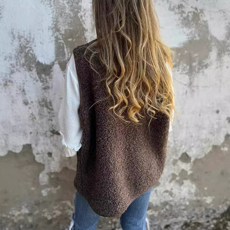 Eva - Mouwloos gebreid vest van warme wol met knoopsluiting