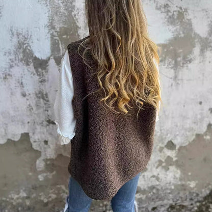 Eva - Mouwloos gebreid vest van warme wol met knoopsluiting
