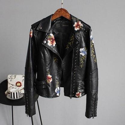 Selena – Jacke mit auffälliger Blumenstickerei
