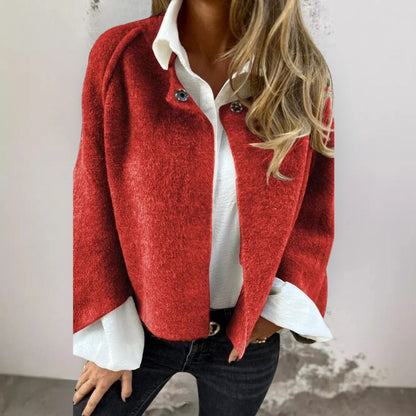 Luna - Stijlvolle korte bontjas met elegante knoopdetails