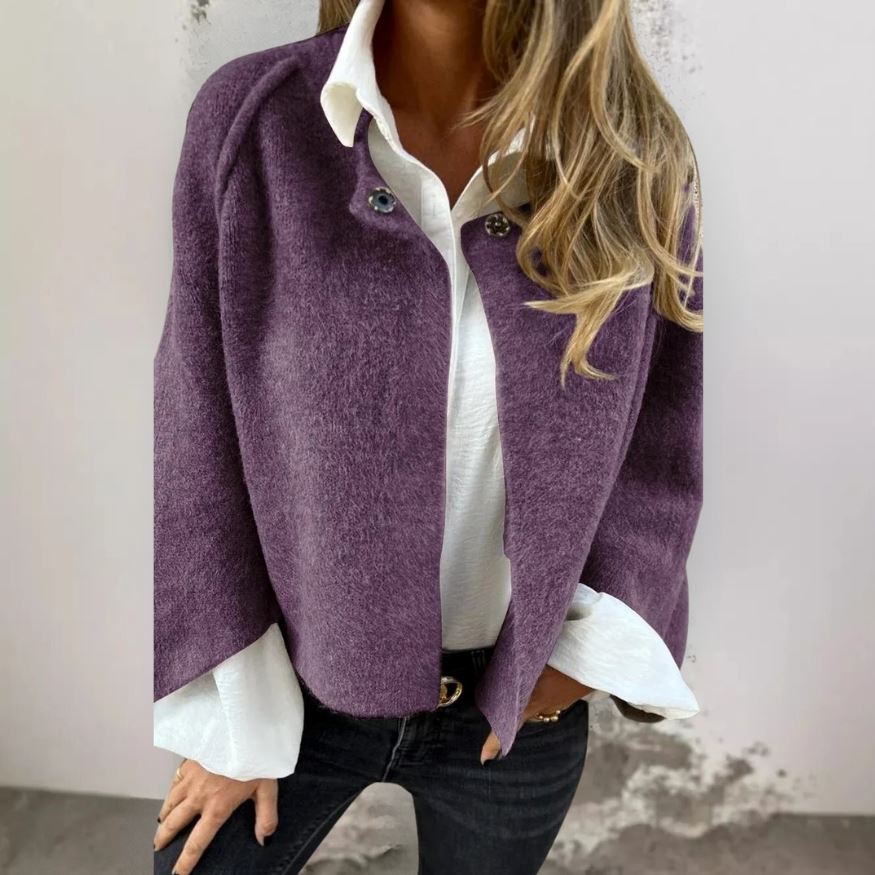 Luna - Stijlvolle korte bontjas met elegante knoopdetails