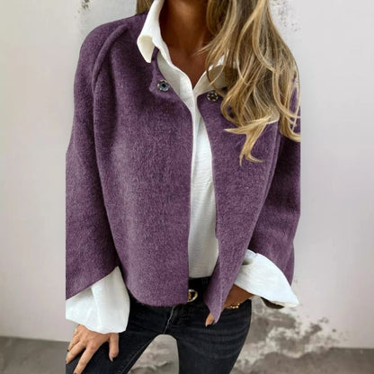 Luna - Stijlvolle korte bontjas met elegante knoopdetails