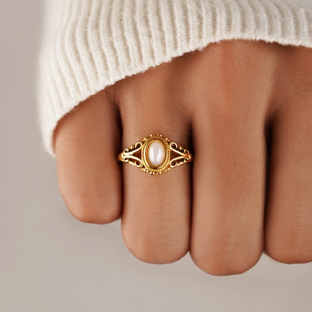 Bague vintage en perles royales